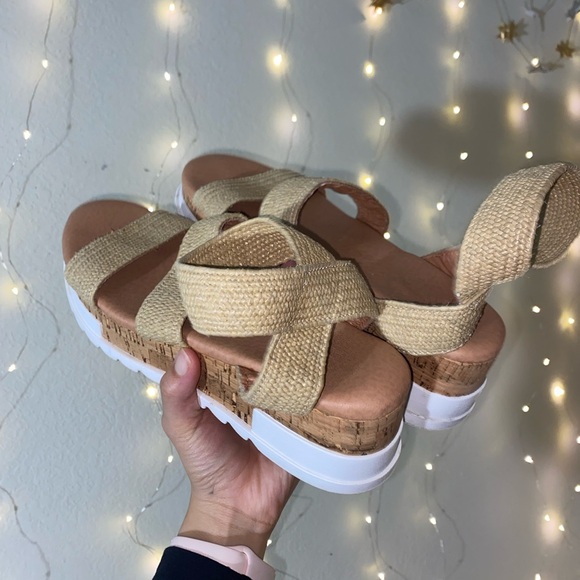 Platform Sandals - Picture 3 of 3